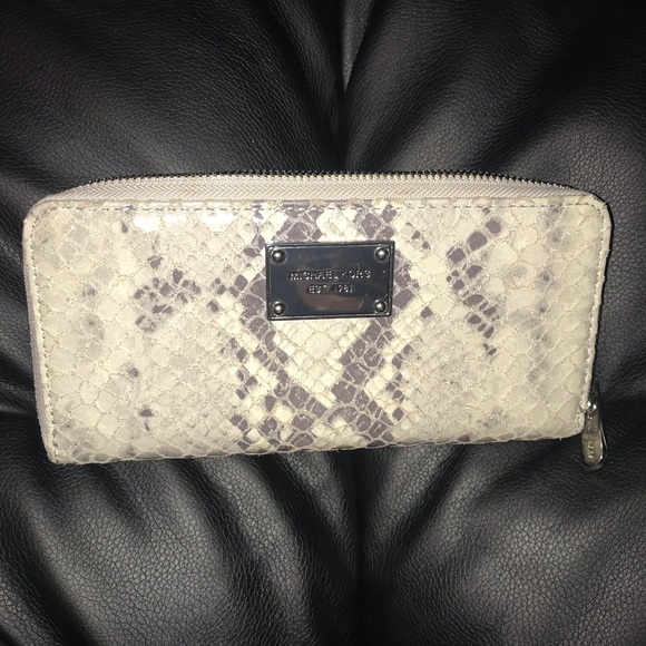 SOLD! Michael Kors Viper 👜 & Viper Wallet - Picture 3 of 6